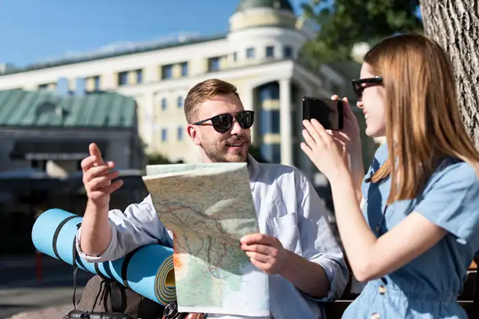 Как сэкономить на путешествиях: 15 работающих советов в 2026 году